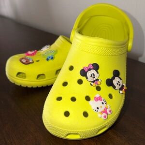 Crocs Bright Yellow Slip On Sandals Women’s 7 Disney Baby Hello Kitty Charms